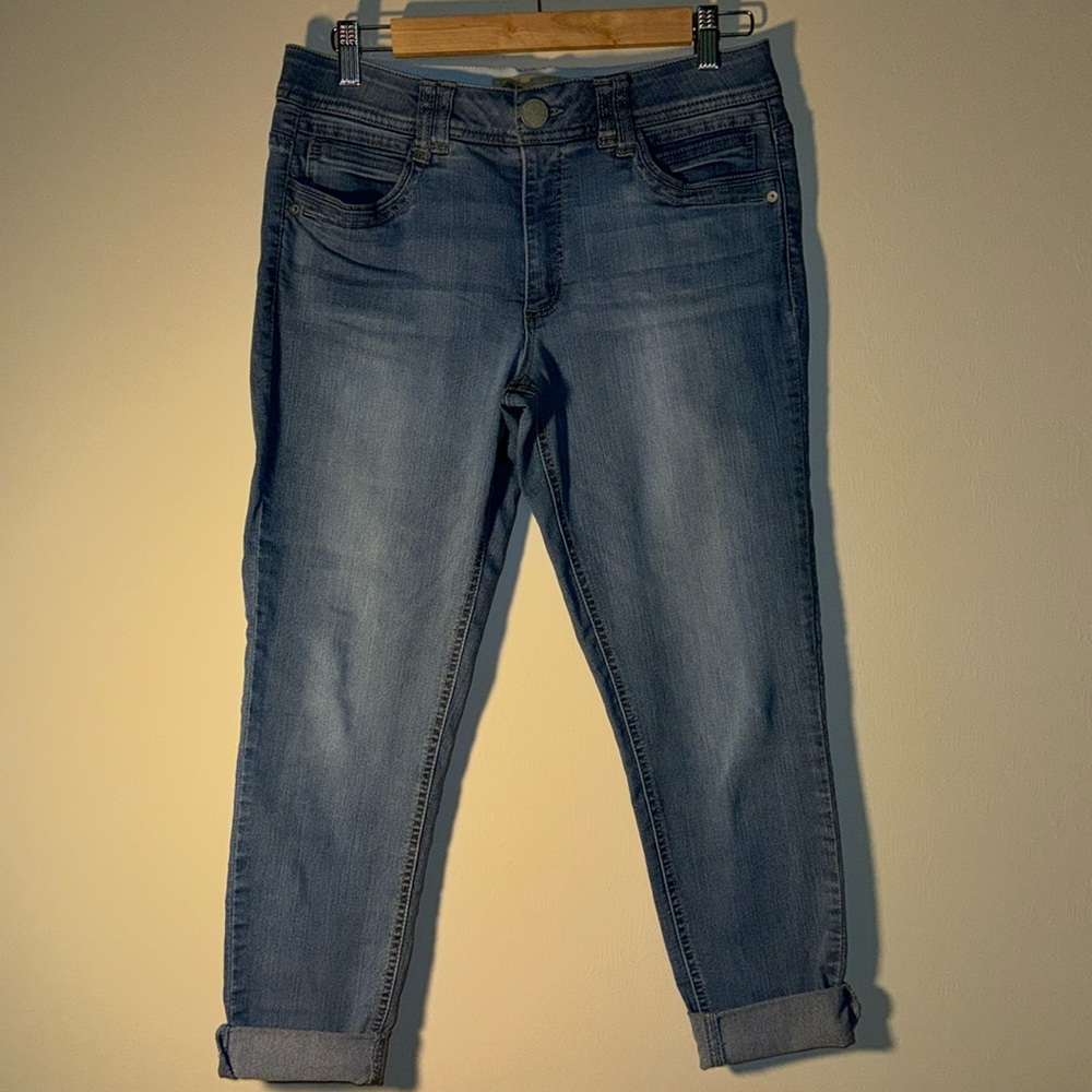 Democracy Women’s Jeans “Ab” technology Size 8 Light Wash